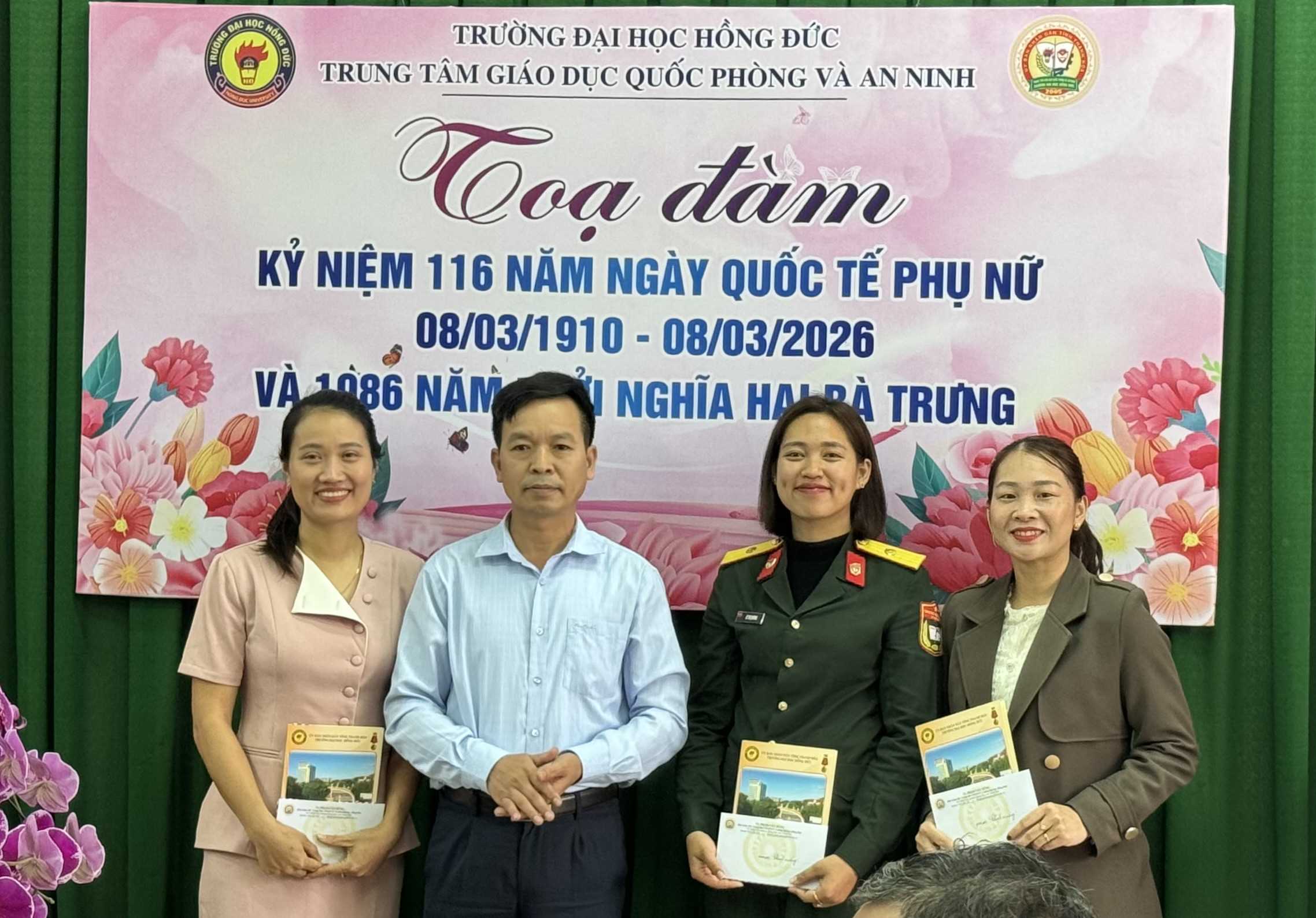 Tọa đàm kỷ niệm Ngày Quốc tế Phụ nữ 8/3 tại Trung tâm Giáo dục quốc phòng và an ninh Trường Đại học Hồng Đức